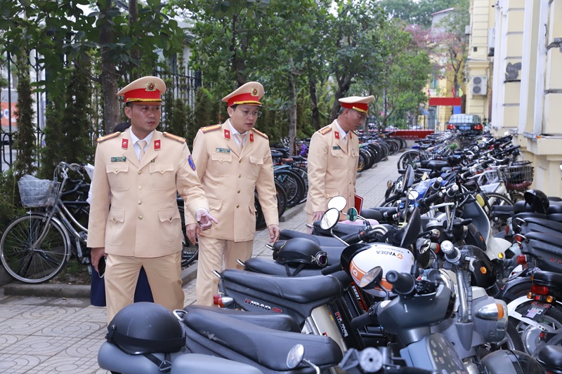 Trường THCS Hồng Bàng gửi thư cảm ơn Đội CSGT số 3 – Phòng Cảnh sát giao thông CATP